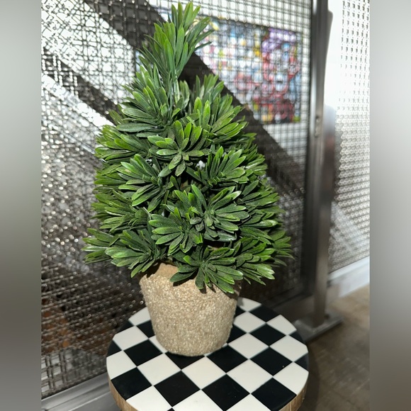 Faux Greenery Potted Plant - Picture 2 of 7
